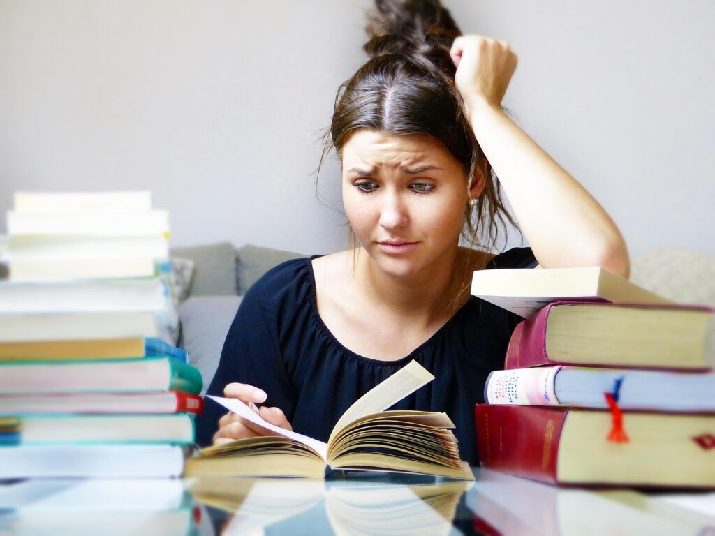 woman books youthful to study 4118058